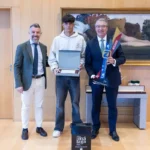 Francisco Salado recibe al piloto malagueño de karting Aarón García, campeón del mundo IAME 2025